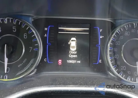 2016 Chrysler 200 Touring z USA, uszkodzony, nr VIN 1C3CCCFBXGN195427